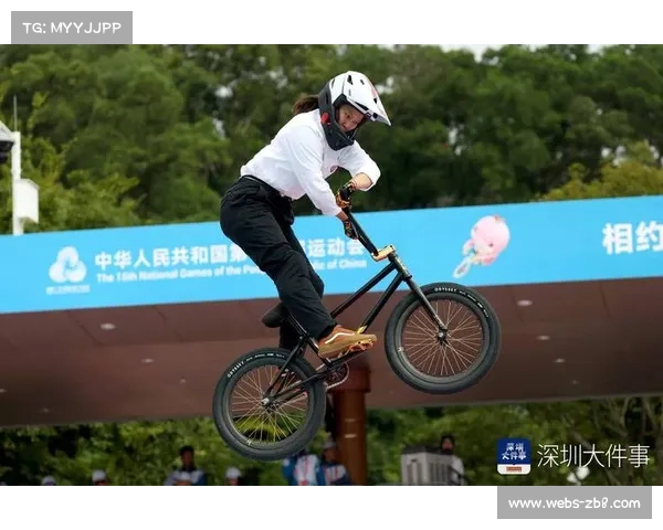 十五运自由式小轮车现场，主场观众欢呼成广东选手范晓桐“最大底气”